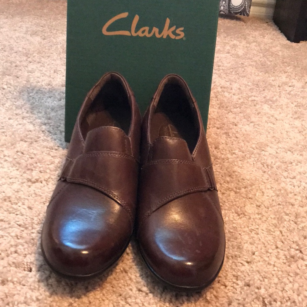 Clarks brown, healed loafers.